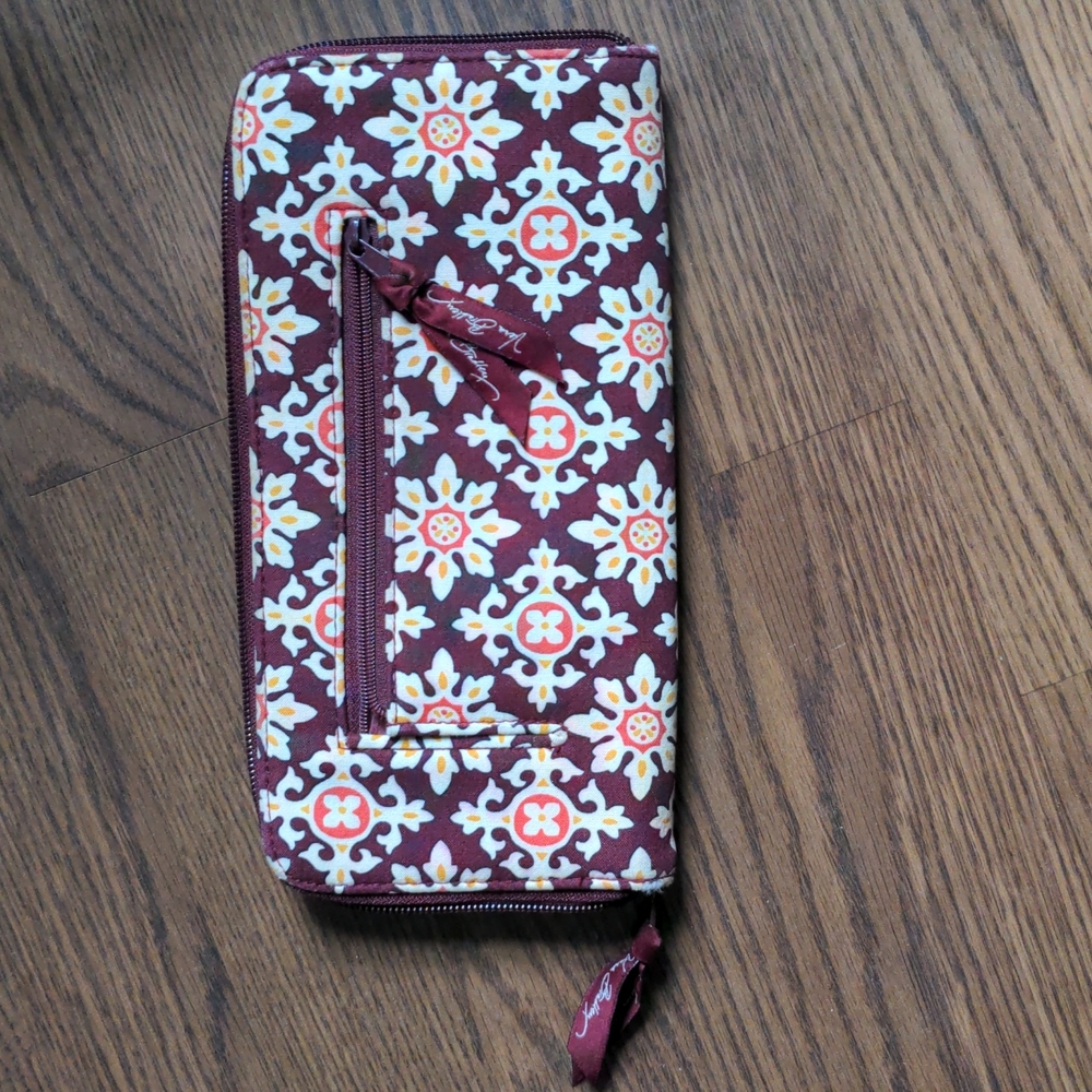 Vera Bradley  Medallion Print  Large Zip wallet
